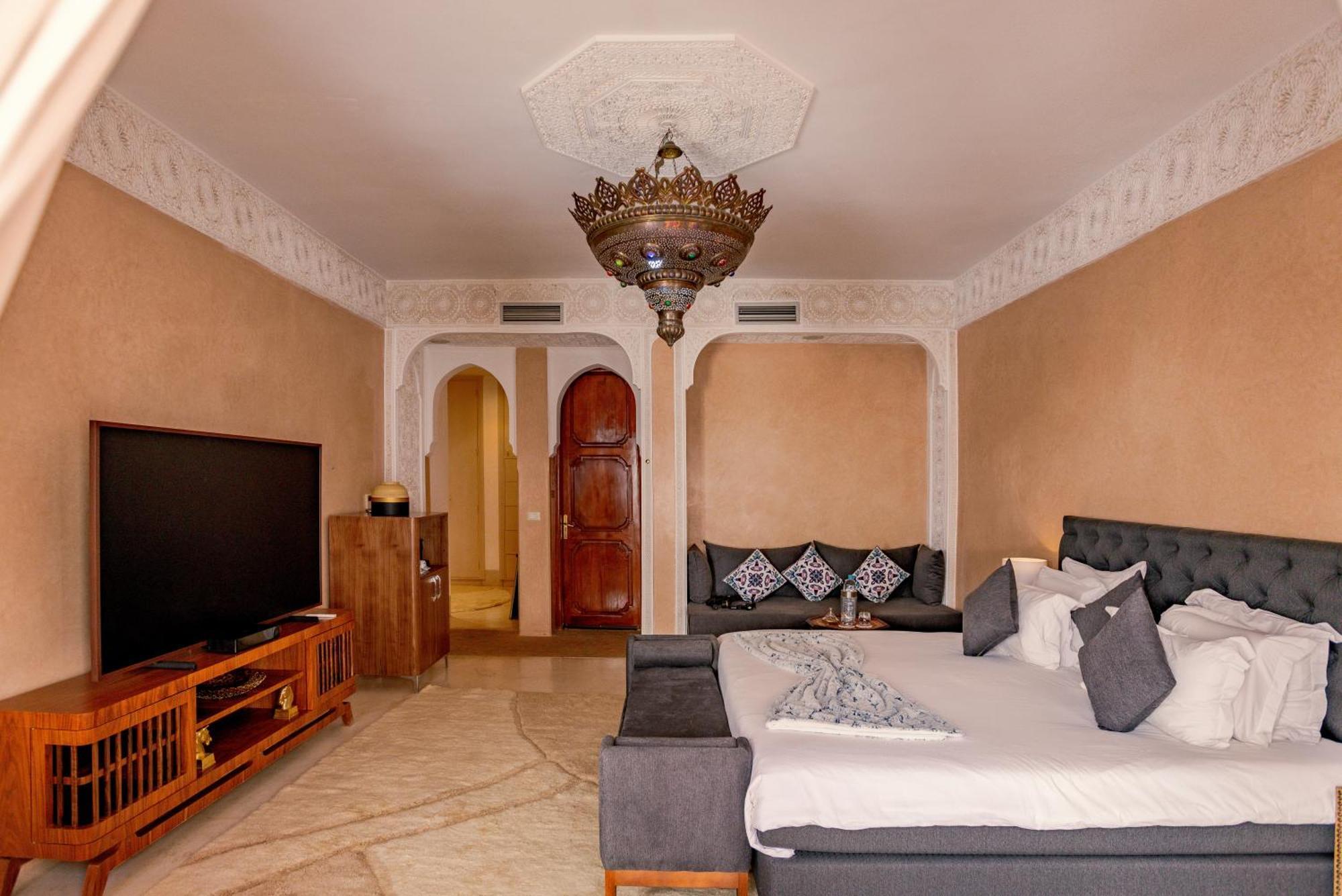 Riad Luciano Hotel And Spa Маракеш Стая снимка